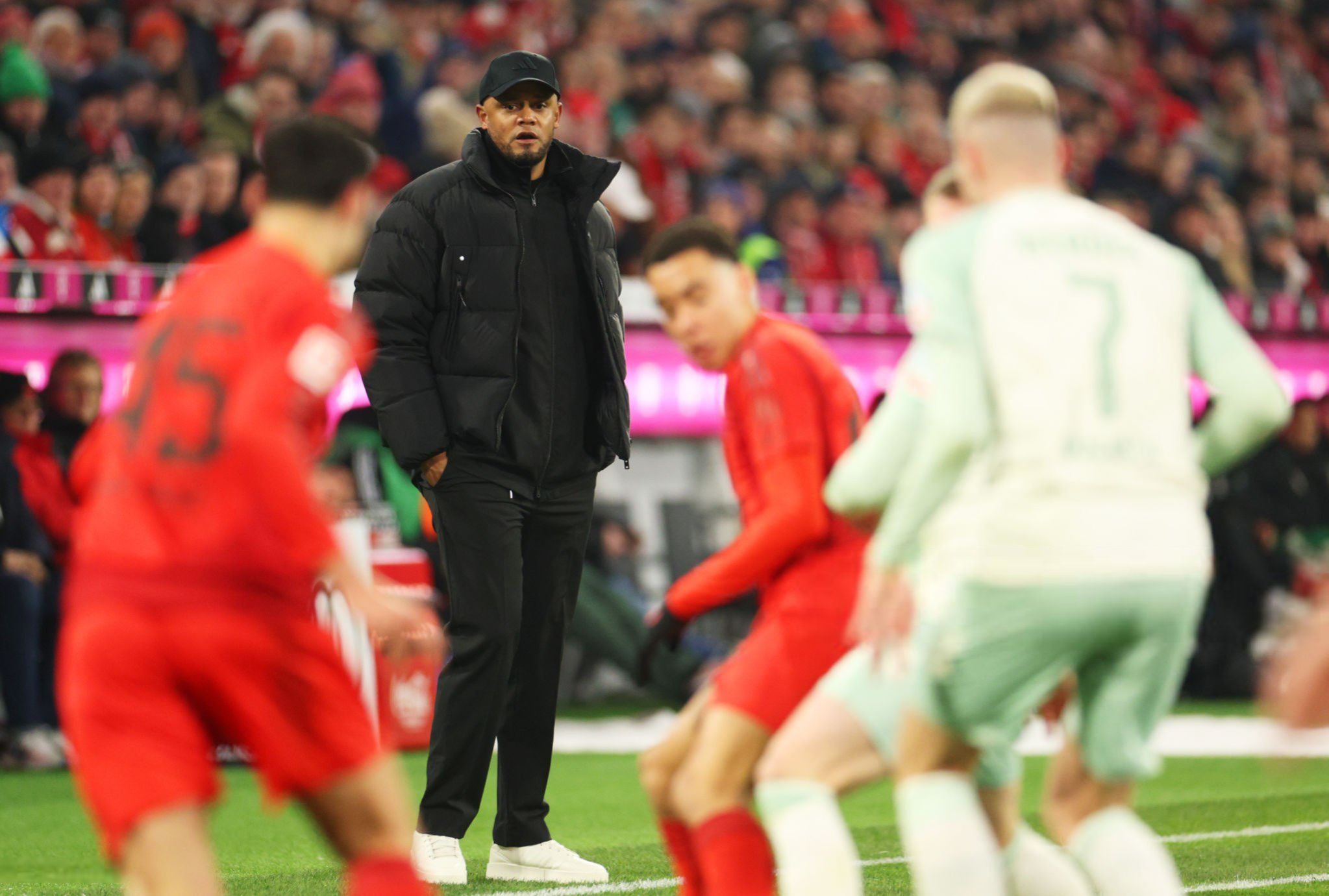 拜仁开场5分钟连进两球，切尔西防线形同虚设！的简单介绍